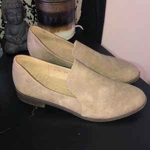 JG size 8.5. Tan